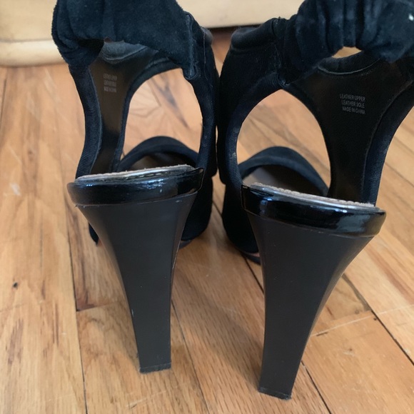 Black velvet Mary Jane pump - Picture 3 of 4